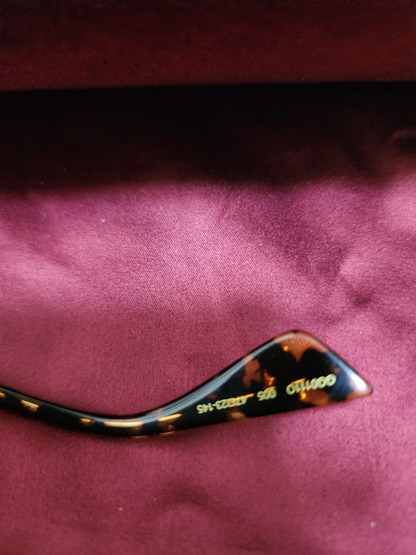 Authentic gucci eyewear (Category: Sunglasses & Eyewear) located in Quezon City. Submitted by deng.drei.nicka (Listing ID 1295313733, Image 3). Description: authentic gucci eyewear GG01110 latest model size 47-23-145.