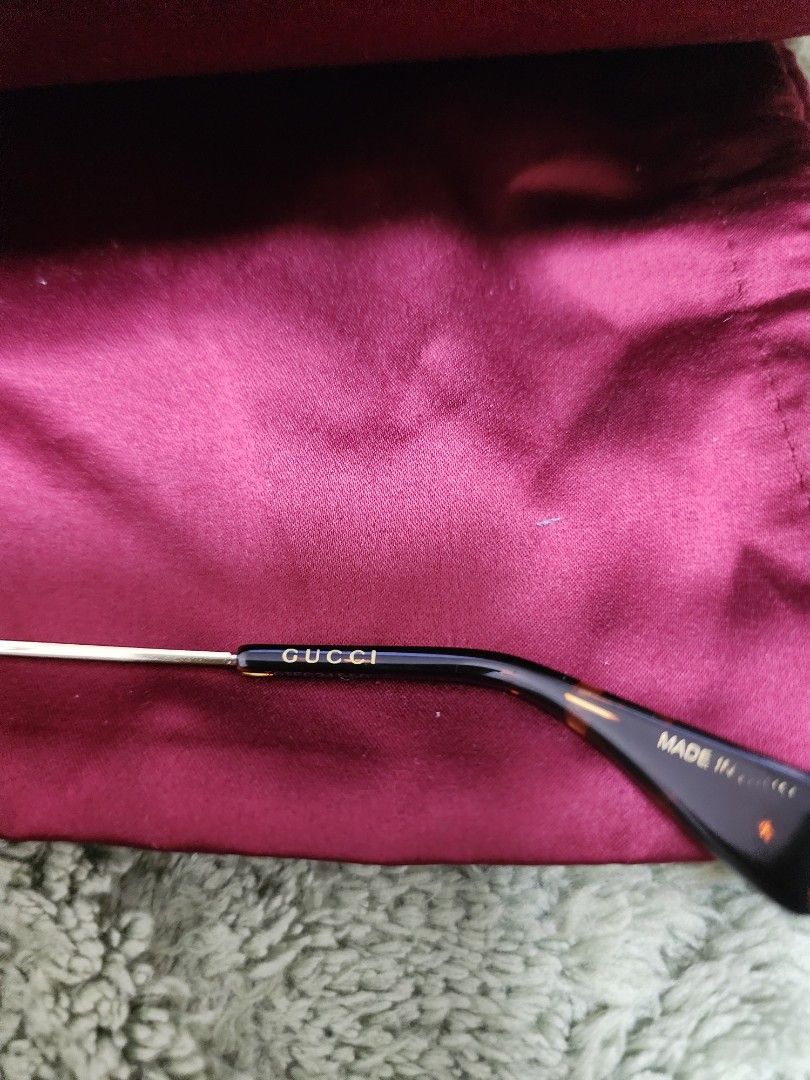 Authentic gucci eyewear (Category: Sunglasses & Eyewear) located in Quezon City. Submitted by deng.drei.nicka (Listing ID 1295313733, Image 2). Description: authentic gucci eyewear GG01110 latest model size 47-23-145.