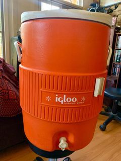 Authentic IGLOO 10 Gallon Water Container
