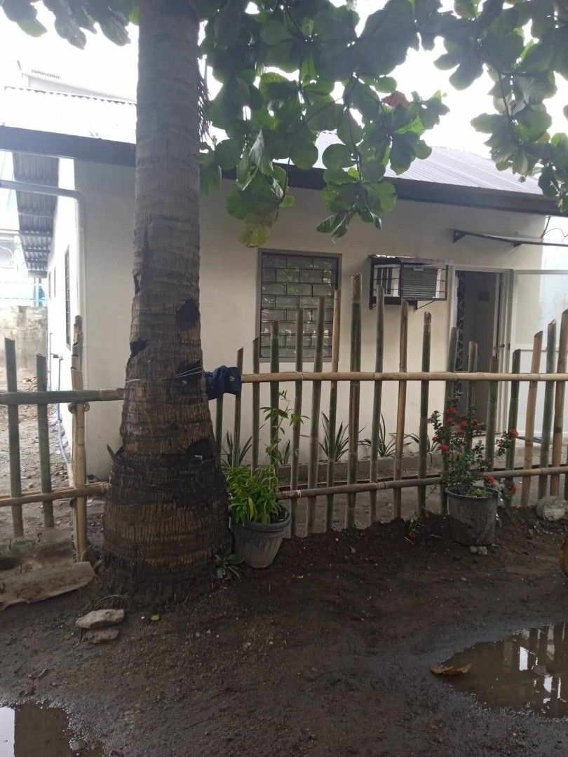 Beach House (Category: House & Lot) located in Marikina City. Submitted by nieconnie (Listing ID 1295279103, Image 1). Description: House for Rent (long-term lease) inside Baloy Longbeach , Brgy Barretto 2-3mins walk going to the Beach Bungalow type semi-furnished fully airconditioned big garage can do gardening quiet neighborhood.