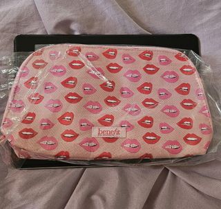 Benefit lips pouch