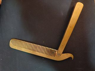 Brass razor comb