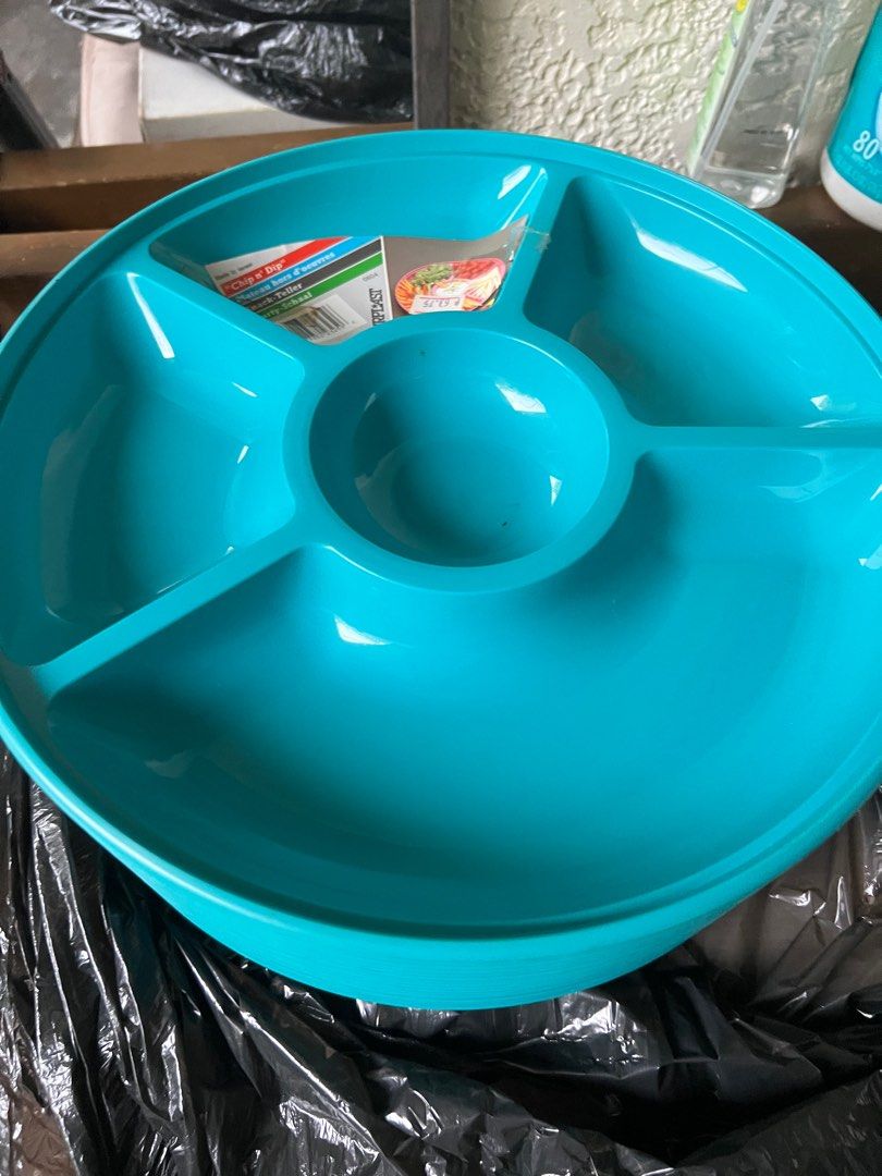 Canteen Plates (Category: Dinnerware & Cutlery) located in Quezon City. Submitted by vickyesquivel (Listing ID 1295257249, Image 1). Description: Never pa nagamit naka tago lang.