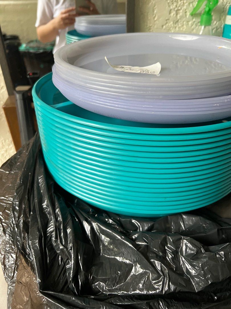 Canteen Plates (Category: Dinnerware & Cutlery) located in Quezon City. Submitted by vickyesquivel (Listing ID 1295257249, Image 3). Description: Never pa nagamit naka tago lang.