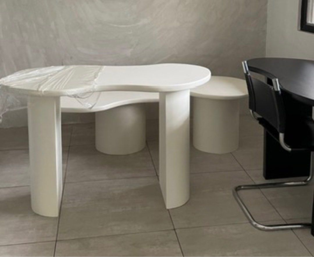 Cloud Office Table & Chair Set (Category: Office Furniture & Fixtures) located in Mandaluyong City. Submitted by sistersinsourcing (Listing ID 1295267980, Image 2). Description: If table only 8,500 If chair only 5,000 RFS: Moving out Set price: 10,000 Pick up or lalamove only Mandaluyong Are .