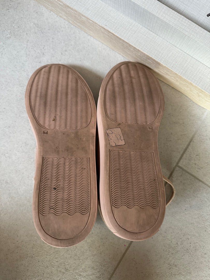 Common projects (Category: Sneakers) located in Singapore. Submitted by yuuuuw. (Listing ID 1295295133, Image 3). Description: .
