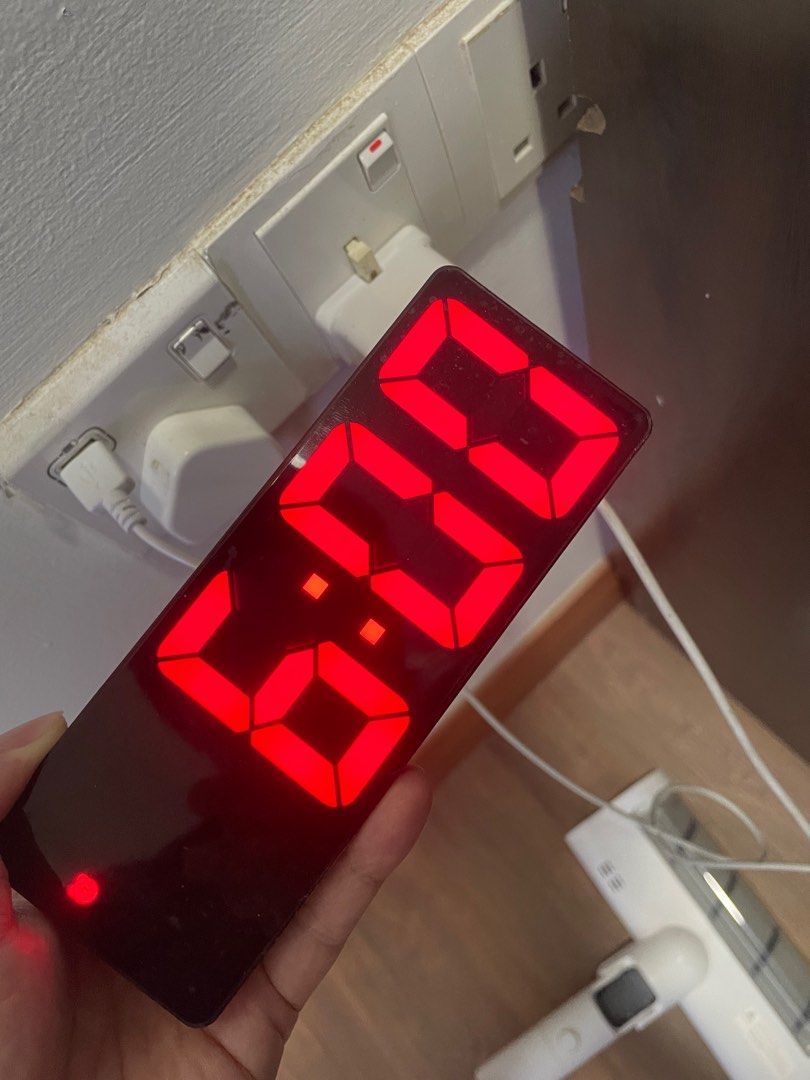 Digital clock (Category: Other Accessories) located in Ampang. Submitted by fongsaii (Listing ID 1295208485, Image 2). Description: Like new with box and cable Can use battery or usb Good for deco on your pc table.