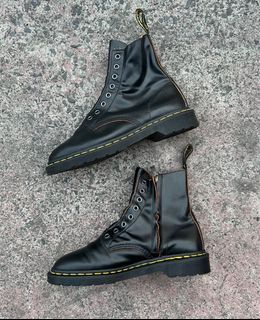 DR. MARTENS 1460LL " LACELESS " BOOTS ( size 8 us mens / 9us womens )