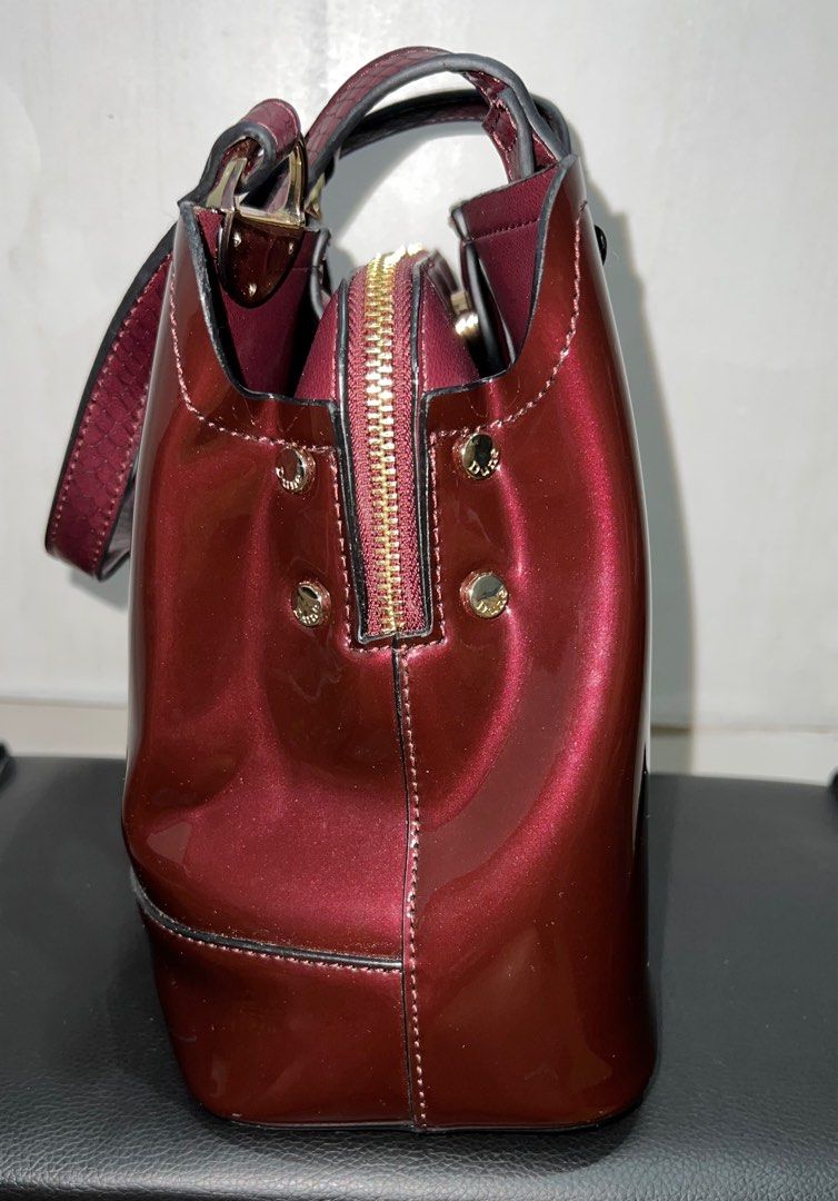 Dune (Category: Luxury Bags & Wallets) located in Manila. Submitted by kwaween (Listing ID 1295346764, Image 3). Description: Authentic Dune (from doha qatar) DINIDAMINE PATENT AND SNAKESKIN-EFFECT SHOULDER BAG IN BERRY-PATENT Slightly negotiable Rfs: funding for something important .