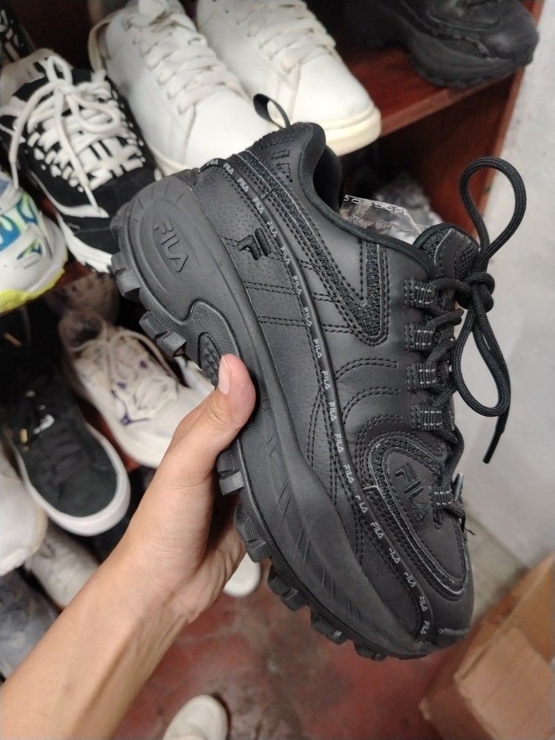 Fila black sneakers Women s Fashion Footwear Sneakers on Carousell