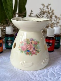 Floral pattern Aromatherapy/ Wax burner bundle with essential oils