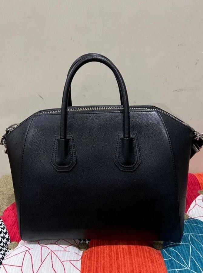 Givenchy Medium Antigona (Category: Luxury Bags & Wallets) located in Manila. Submitted by shoppe_22 (Listing ID 1295288354, Image 3). Description: Authentic Medium Antigona in grained leather. No receipt, dustbag only. 50k negotiable RFS: I prefer smaller bags now.