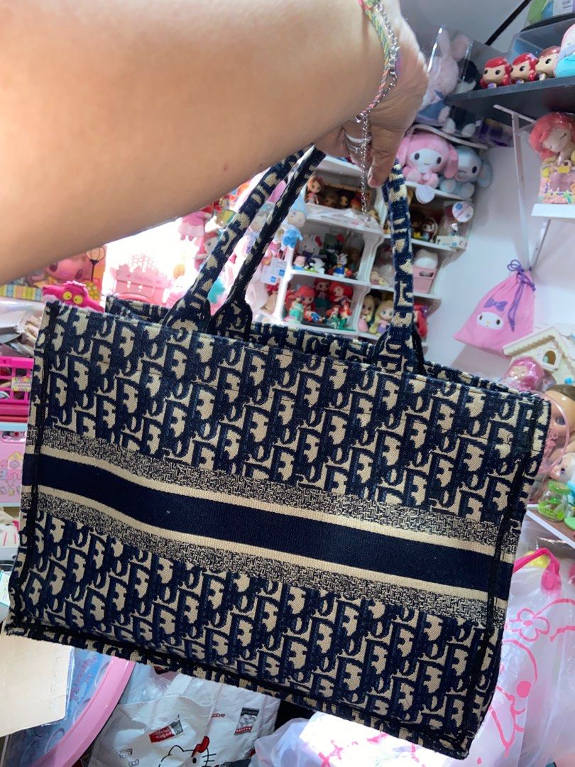 Gu*cci Bag (Category: Luxury Bags & Wallets) located in Santa Rosa. Submitted by noreenelsbeth (Listing ID 1295312089, Image 2). Description: .