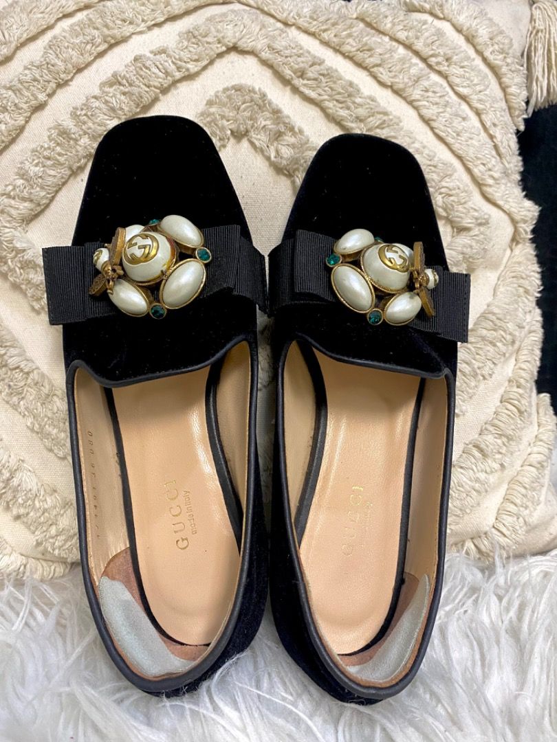 GUCCI Etoile Faux Pearl Embellished Black Velvet Loafers