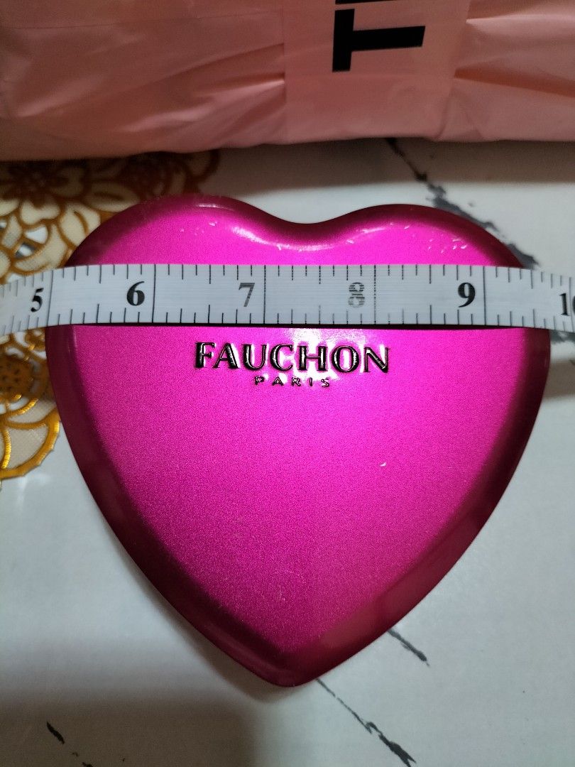 Heart tin can (Category: Storage Boxes & Baskets) located in Quezon City. Submitted by wowas.anik_aniks (Listing ID 1295314177, Image 1). Description: .