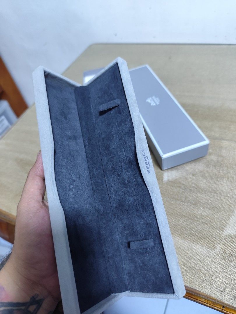 Hermes (Category: Luxury Watches) located in Manila. Submitted by mistej (Listing ID 1295337528, Image 3). Description: hermes horloger velbet grey watch box in exelent condition authentic guaranteed.