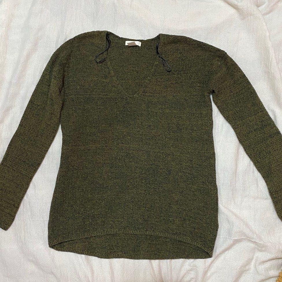 H&M Green Knitted Longsleeves (Category: Longsleeves) located in Quezon City. Submitted by altered_mnl (Listing ID 1295311815, Image 1). Description: fits med to semi large.
