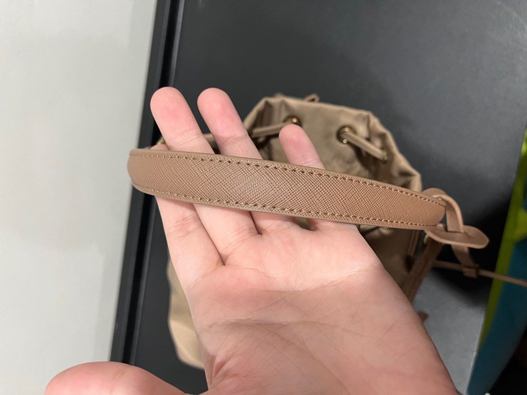 HOLB Bouquet bag Taupe (Category: Cross-body Bags) located in San Juan City. Submitted by aimeeklt (Listing ID 1295318333, Image 3). Description: Brand HOLB Used 3 times only Like new Color Taupe With eco bag.