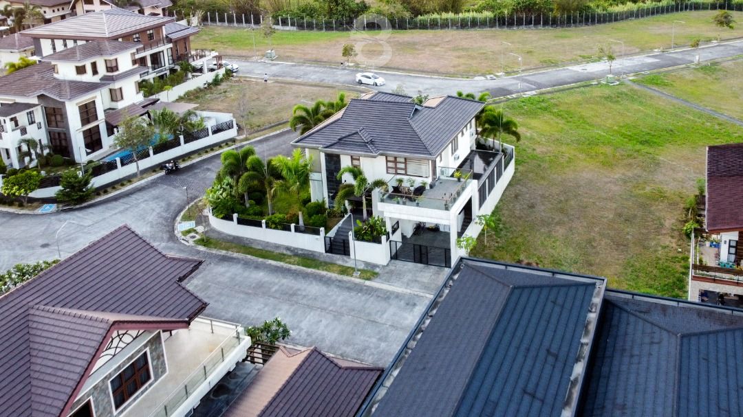 House and Lot For Sale at South Forbes Mansions Silang Cavite, Property