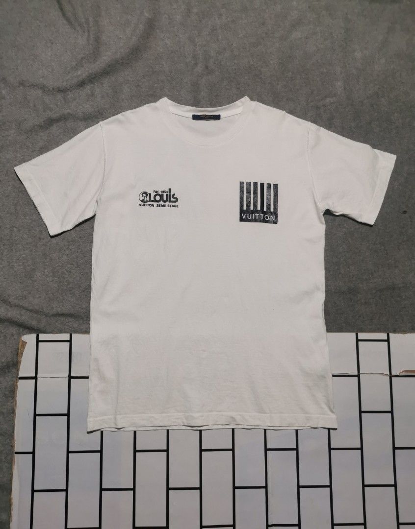 Louis Vuitton tee (Category: Tshirts & Polo Shirts ) located in Lapu Lapu. Submitted by cryptocoryne (Listing ID 1295324945, Image 2). Description: Louis Vuitton tee medium on tag 21x28 excellent condition no issue.
