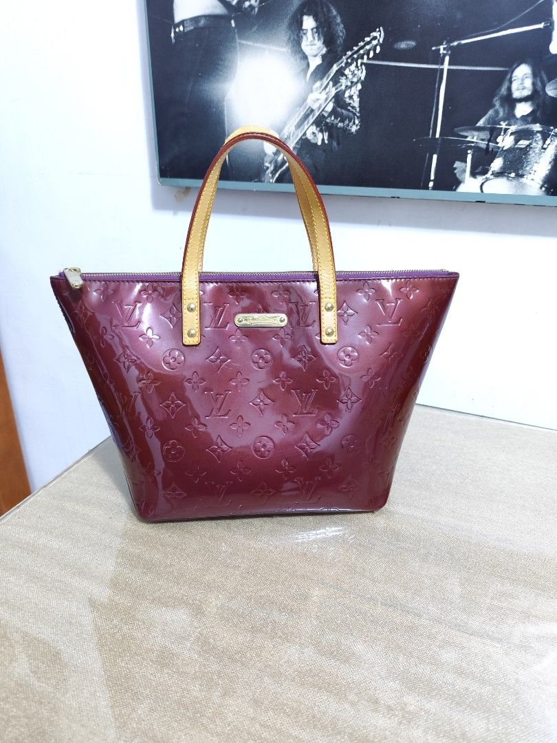 Lv vernis bellevue pm (Category: Luxury Bags & Wallets) located in Manila. Submitted by mistej (Listing ID 1295335337, Image 1). Description: lv vernis bellevue pm size in good use condition no inclusion japan thrifted no isue.