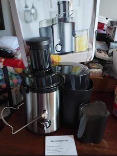 Multifunctional Juicer
800 watts red& silver