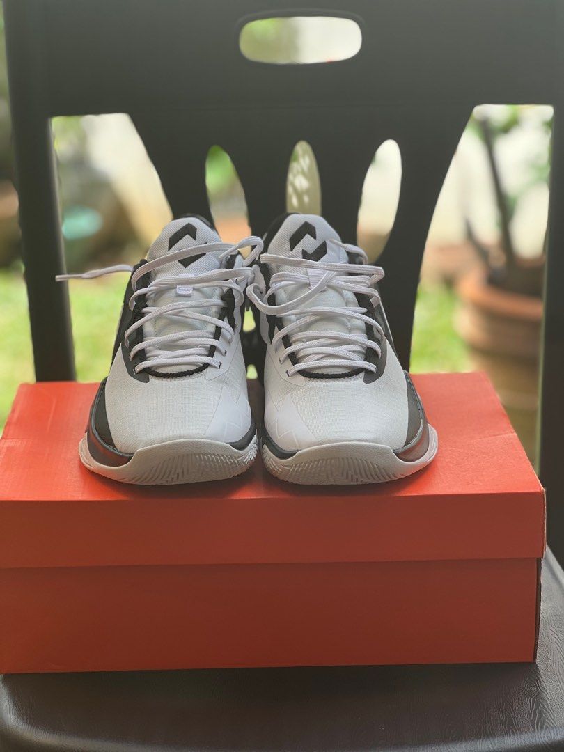 Nike Precision 6 Basketball Shoes (Category: Sneakers) located in Quezon City. Submitted by lokasm (Listing ID 1295205575, Image 3). Description: -= CLOSET CLEAN UP =- Nike Precision VI Size 8.5 US / 26.5 cm Never been used Still have the OG Box Shipping will be at your expense..