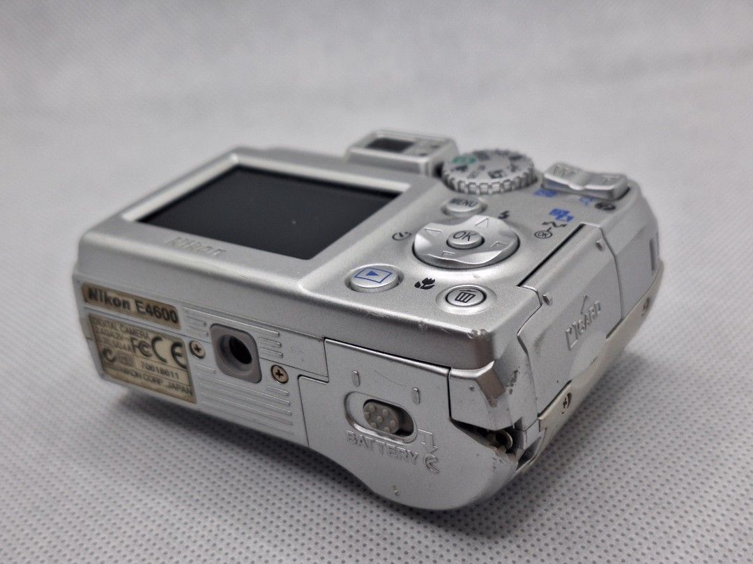Nikon CoolPix 4600 400萬畫素 CCD 相機/麵包機/功能正常/AA電池, 相機攝影, 相機在旋轉拍賣
