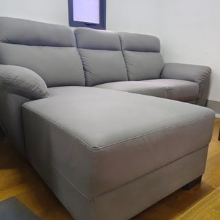 (Category: ) located in . Submitted by furnitureplatformsg88 (Listing ID 1295207406, Image 1). Description: .