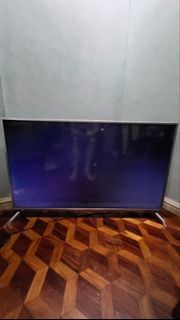 Panasonic TV 49 inches