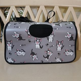 Pet travel carrier bag with pet leash and pet food travel bowl