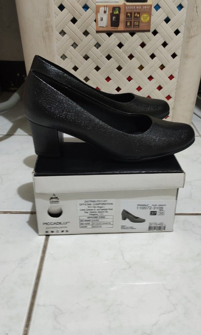 PICCADILLY Black Office shoes (Category: Heels) located in San Pedro. Submitted by recitea (Listing ID 1295225910, Image 2). Description: I am selling my personal office black shoes. I wore it just once during our summit. I bought it last January 2024. RFS: Decluttering. Using a 2 inches shoes is not my style. Size: US 6 | BRA 35 | EU 37.