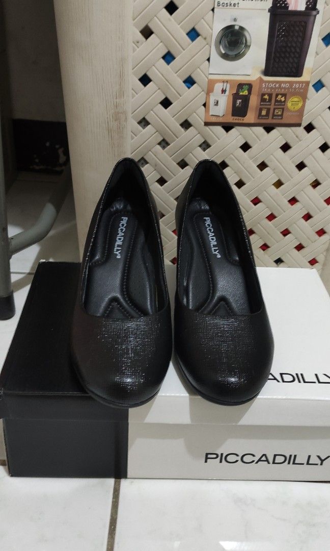 PICCADILLY Black Office shoes (Category: Heels) located in San Pedro. Submitted by recitea (Listing ID 1295225910, Image 1). Description: I am selling my personal office black shoes. I wore it just once during our summit. I bought it last January 2024. RFS: Decluttering. Using a 2 inches shoes is not my style. Size: US 6 | BRA 35 | EU 37.