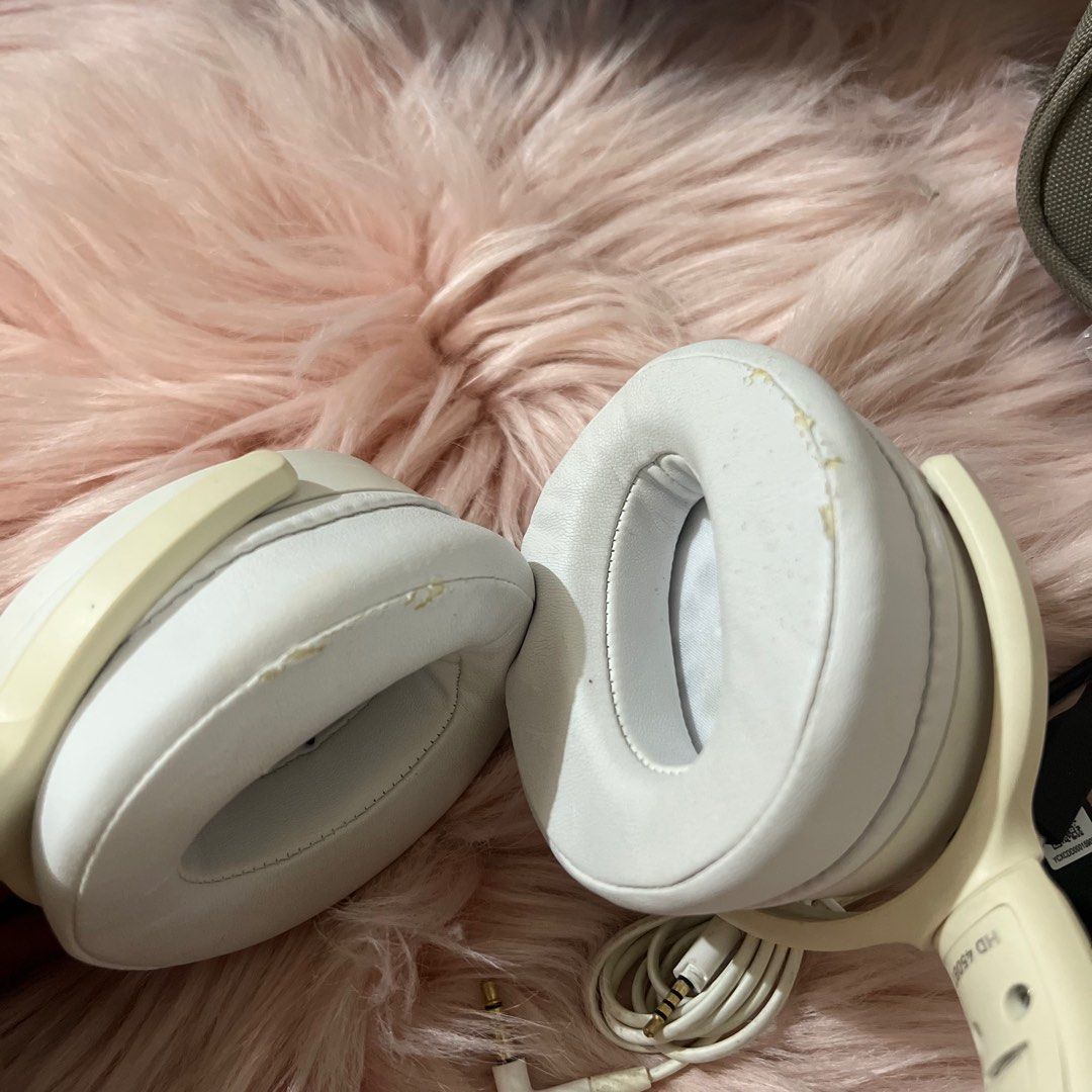 Sennheiser HD 450BT Headphones White (Category: Headphones & Headsets) located in Bacoor. Submitted by prelovedbyjangmii (Listing ID 1295294678, Image 3). Description: Bought for Php9.9k, selling for Php6.5k. Complete set with box and all accessories. Minor flaw only on the earpads may punit na -> replaceable and meron available sa online stores for about ~Php300 per pair. RFS: Rarely used + decluttering. Meet-up at Molino or Bacoor area only. Ot
