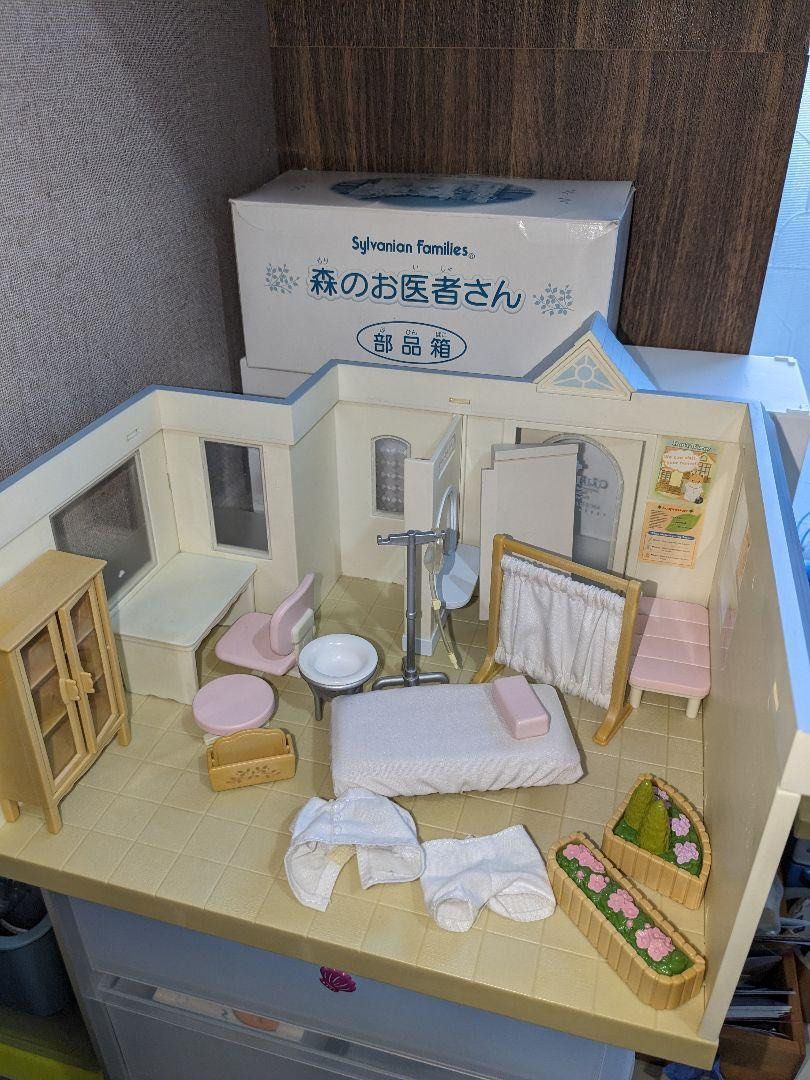 Sylvanian Families Clinic and Items (Category: Kids Toys) located in Mandaluyong City. Submitted by sanrioluxe (Listing ID 1295244909, Image 3). Description: .
