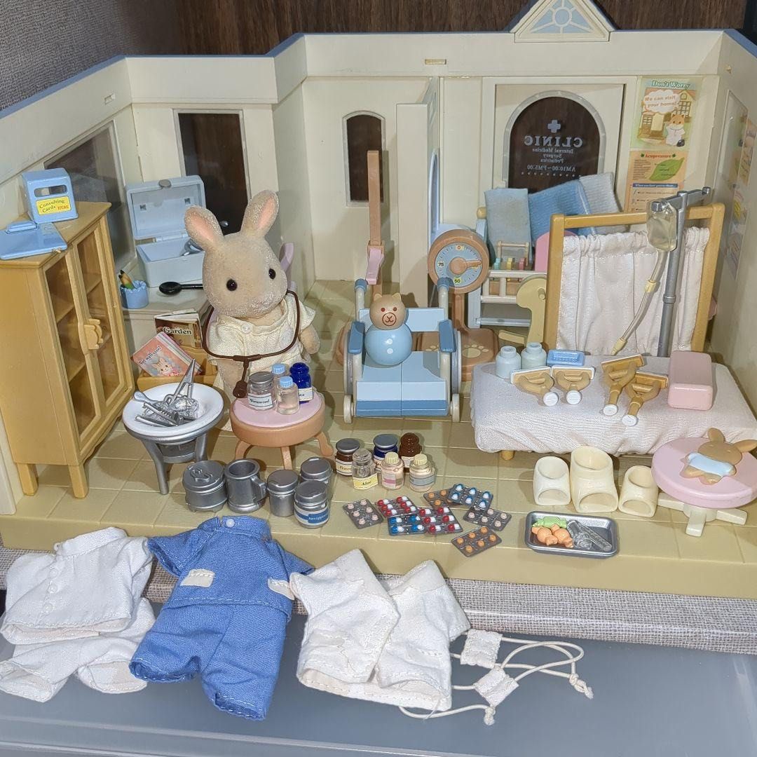 Sylvanian Families Clinic and Items (Category: Kids Toys) located in Mandaluyong City. Submitted by sanrioluxe (Listing ID 1295244909, Image 1). Description: .