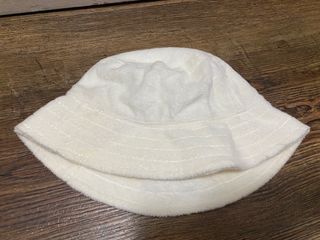 Uniqlo White Terry Fabric Towel Bucket Hat