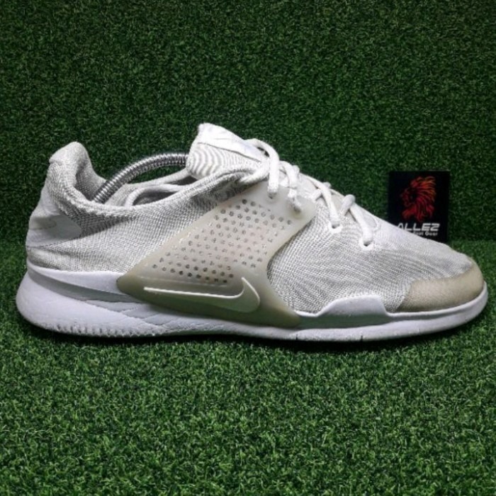 Nike arrowz 42 sales
