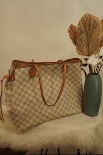 (Category: ) located in . Submitted by preloved_goddess29 (Listing ID 1295367411, Image 1). Description: .