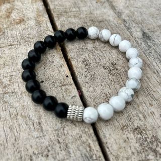 🐼☑️ Black( onyx)  & White ( howlite) 8mm bracelet