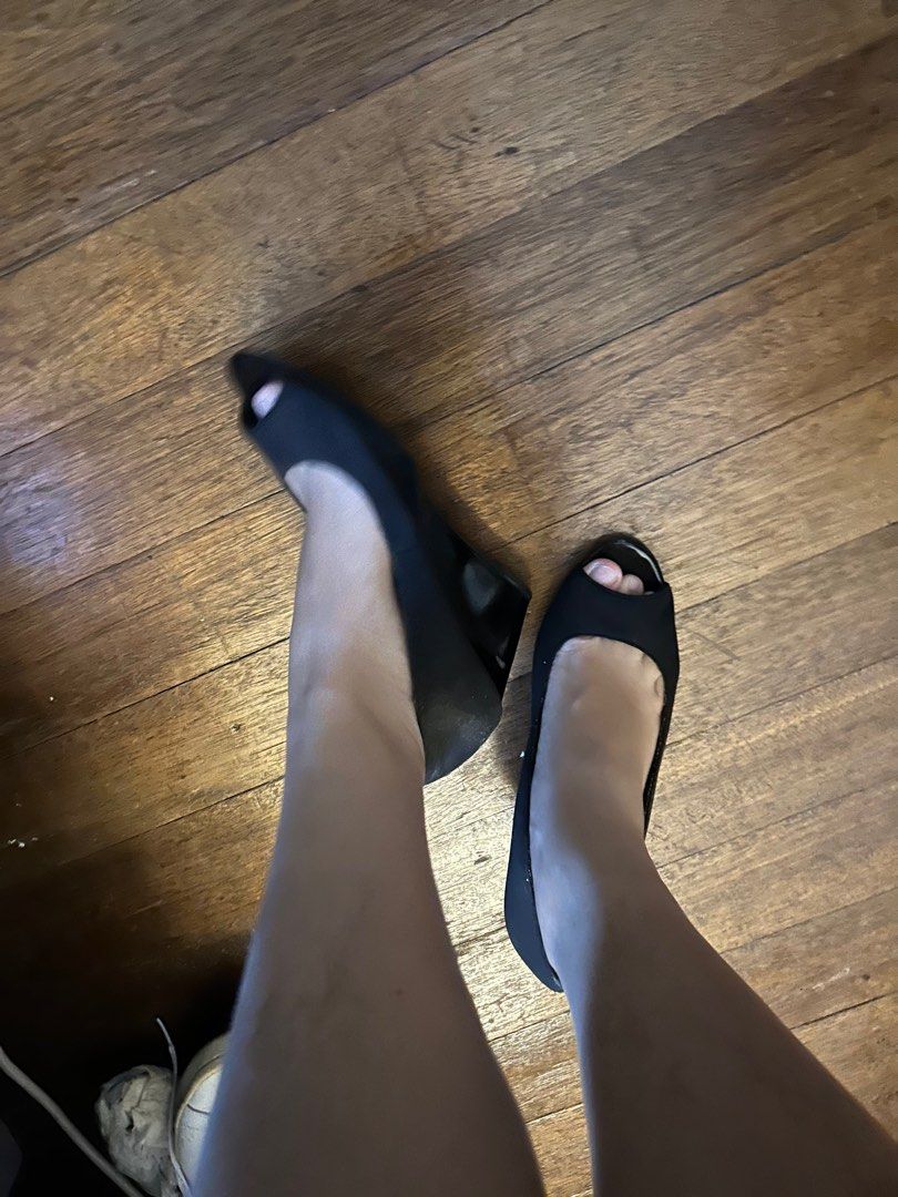Bandolino peep toe discount