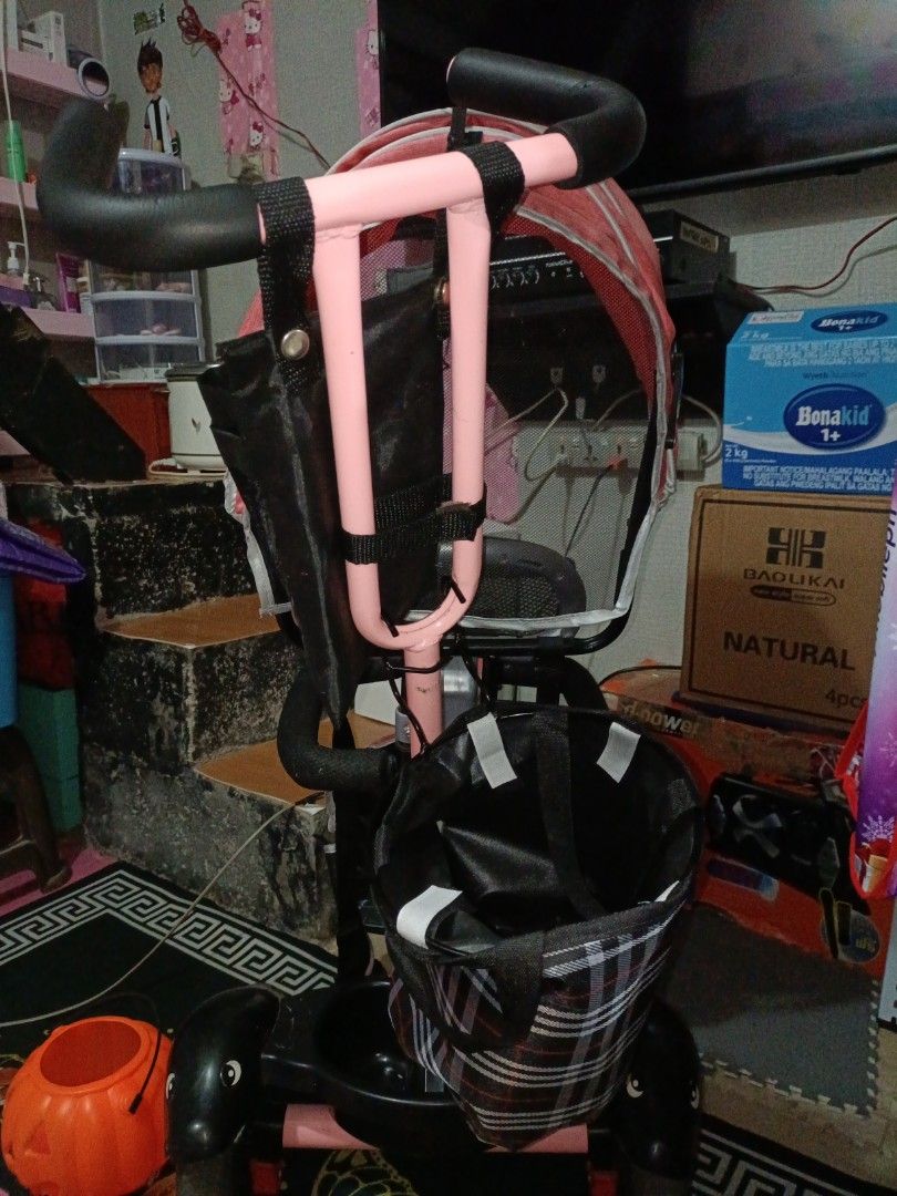 Bike Strollers for kids (Category: Strollers) located in Pasay City. Submitted by issay10 (Listing ID 1295386538, Image 2). Description: RFS: papalitan ng natutupi po.. Kaya benta nalang issue may butas lang Yung basket napagtripan ng mabait....
