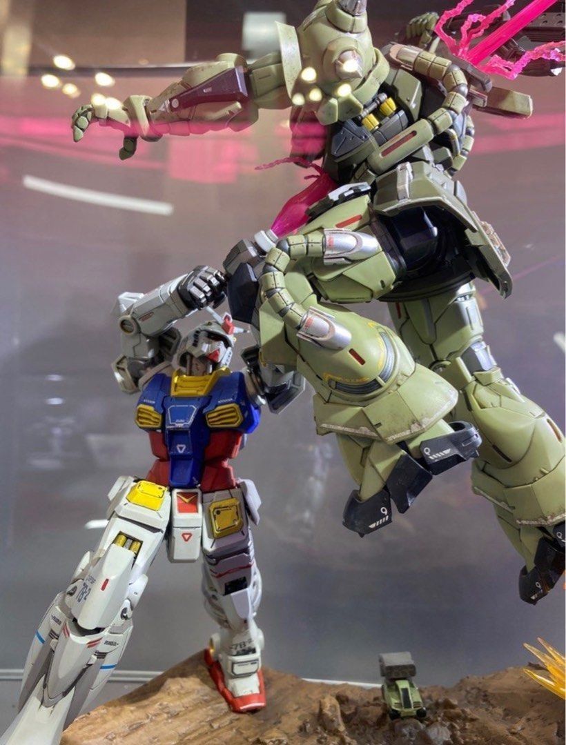 BN Figure DX Series RX-78-2 Gundam Vs MS-06S Zaku II Statue 1/72
