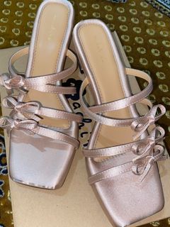 (Category: ) located in . Submitted by preloved_by_dibs (Listing ID 1295480520, Image 1). Description: .