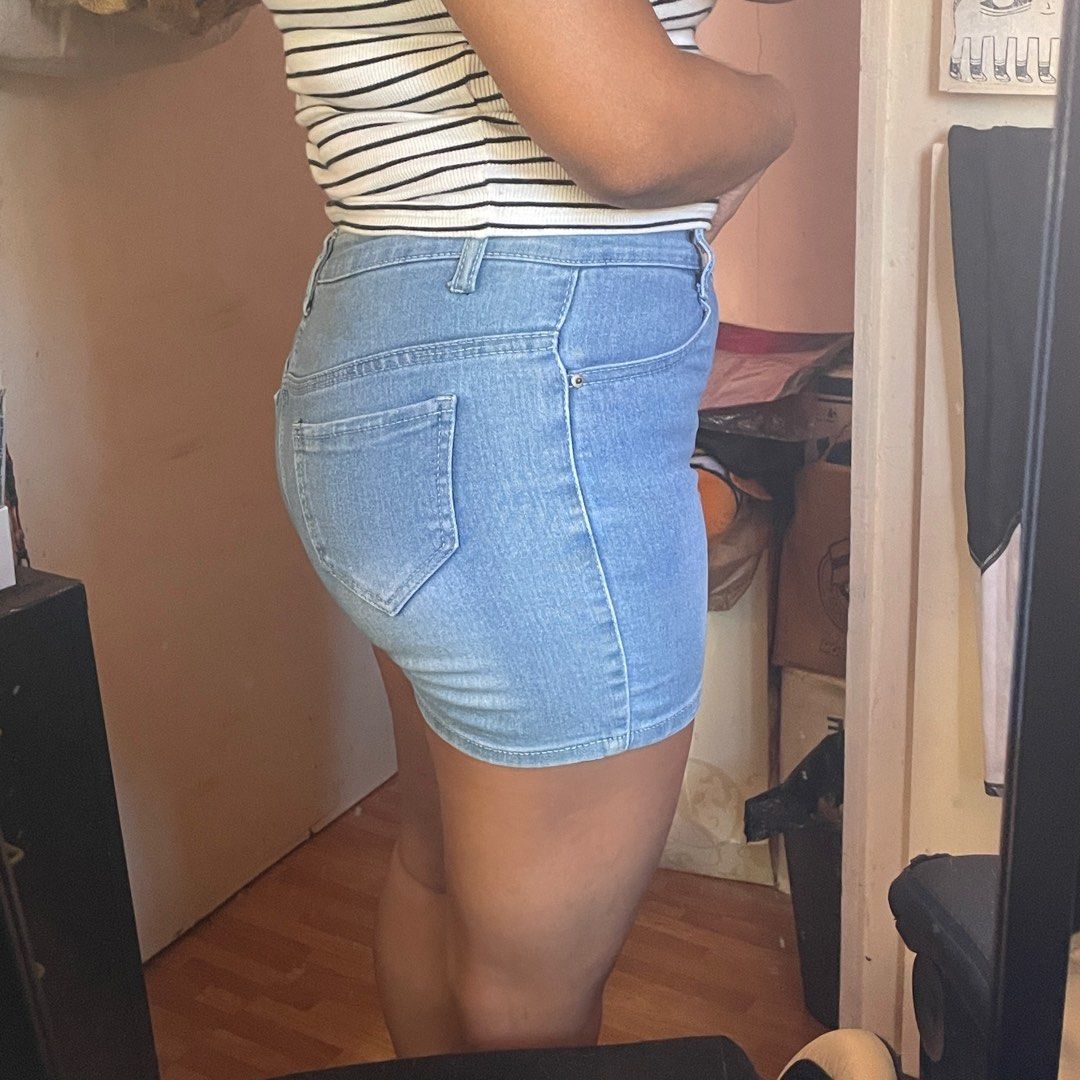 Denim Shorts (Category: Shorts) located in Las Pinas. Submitted by theseventhph (Listing ID 1295414479, Image 2). Description: Denim shorts Size 29, best fits medium frames Rfs: not using anymore.