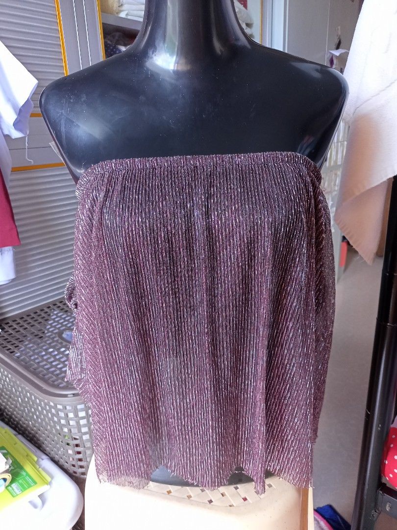 SALE Forever 21 Curve Sexy Party Top Off Shoulders XL 2XL Women s Fashion Tops Others Tops on Carousell