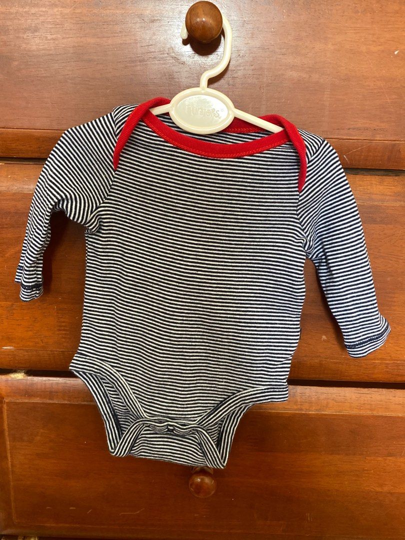 Jumpsuits (Category: Babies & Kids Fashion) located in Shah Alam. Submitted by preloved_anything08 (Listing ID 1295484821, Image 3). Description: 1 pcs : Rm6 Mothercare Baby gap Baby junior .