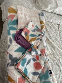 Lifestyle Canadian Queen Bed Comforter Set
