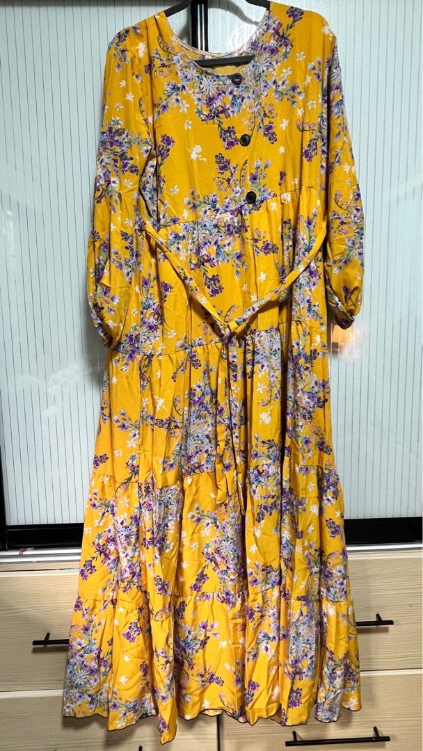 Long Dress (Category: Dresses) located in Singapore. Submitted by yy8brg74qt27117 (Listing ID 1295517841, Image 1). Description: .