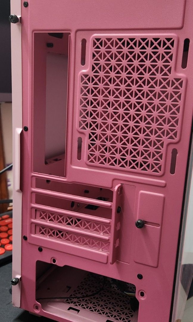 Pc casing (Category: Other Accessories) located in Singapore. Submitted by cheapdo (Listing ID 1295502604, Image 3). Description: upgrading casing..selling off this.